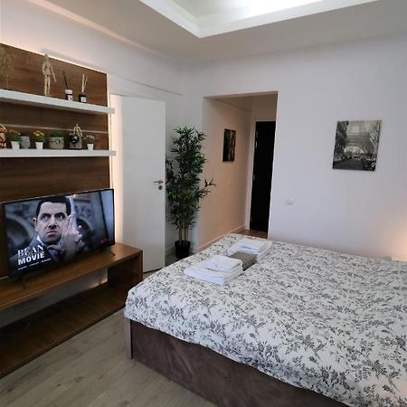 Charming City Center Apartment - Free Minibar Bucarest Extérieur photo